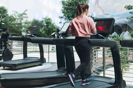 折射出的不 折射出的不